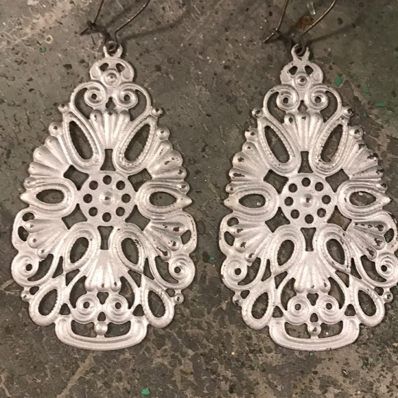 Vintage Rose Distressed Earrings - Picture 2 of 2